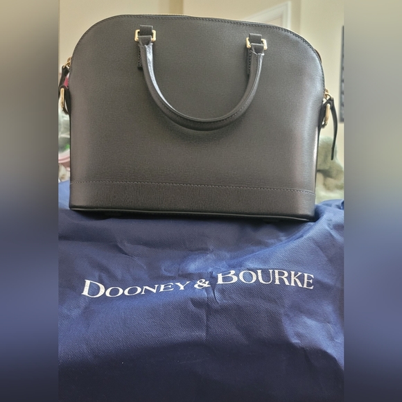 Dooney & Bourke purse - Picture 1 of 10